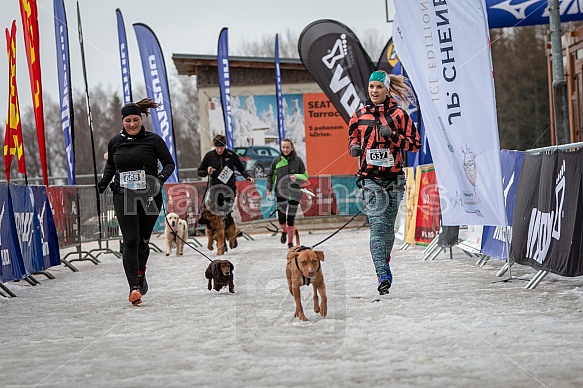 Starty a cílová fota Winter Skyrace 2019