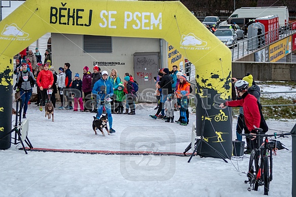Starty a cílová fota Winter Skyrace 2019