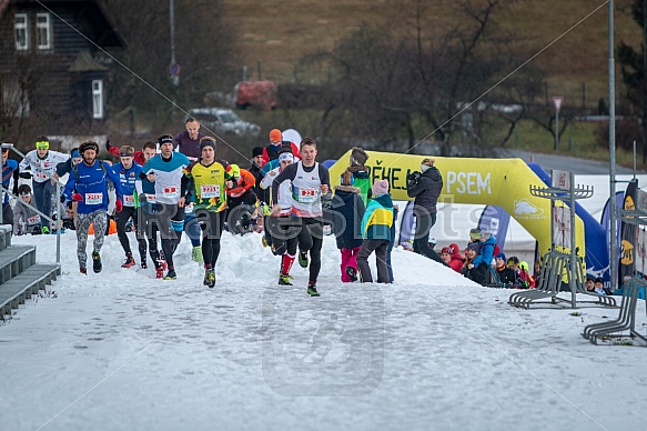 Starty a cílová fota Winter Skyrace 2019