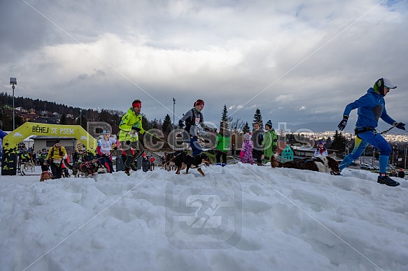 Starty a cílová fota Winter Skyrace 2019