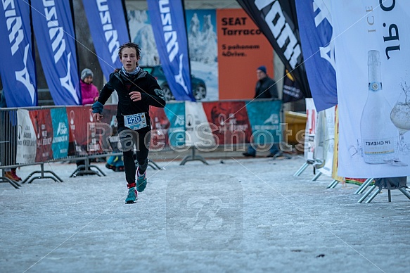 Starty a cílová fota Winter Skyrace 2019