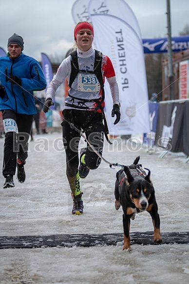Starty a cílová fota Winter Skyrace 2019